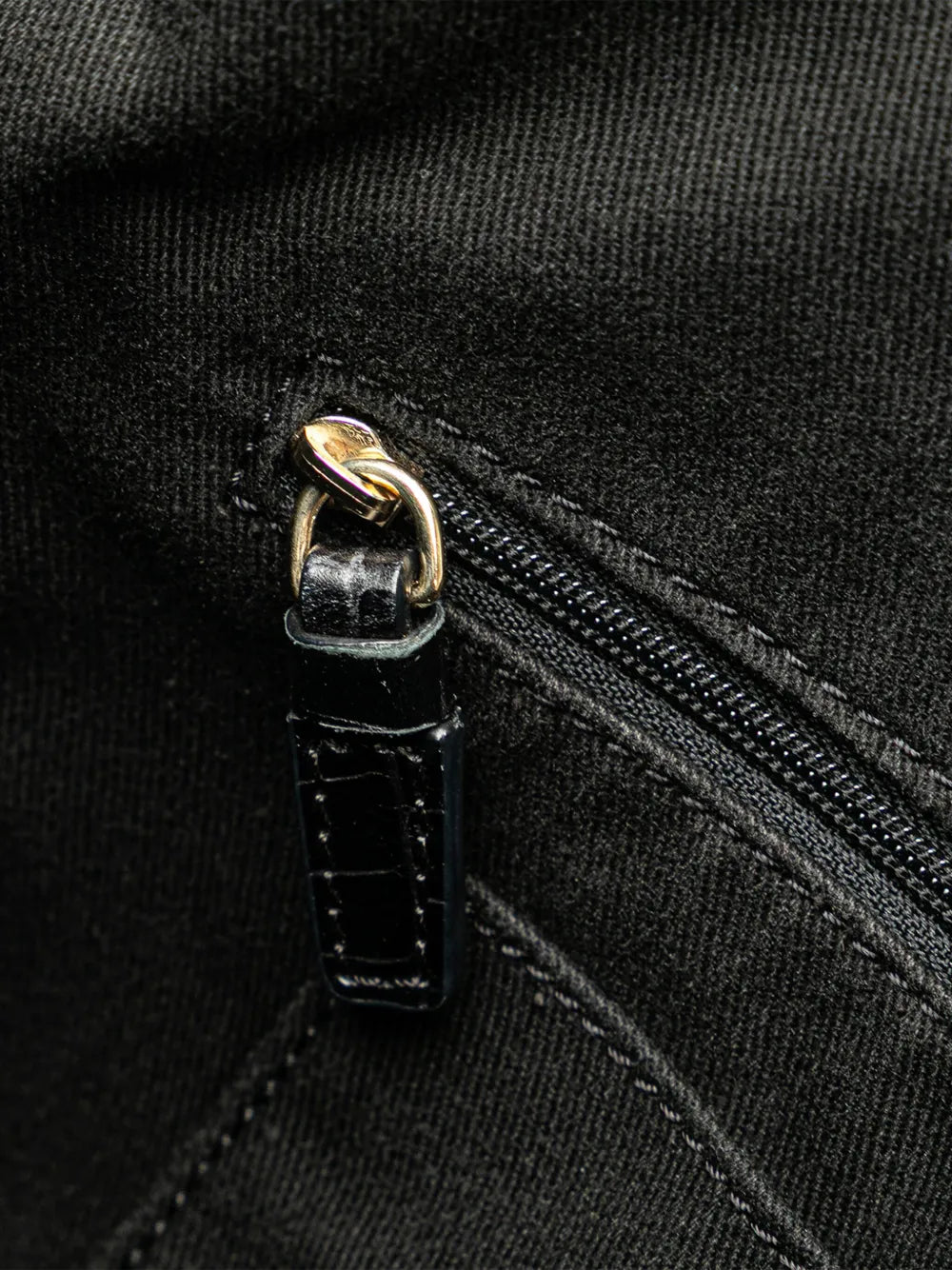 Pre-OwnedCeline Pre-Owned2007 C Carriage Canvas Bittersweet hobo bag