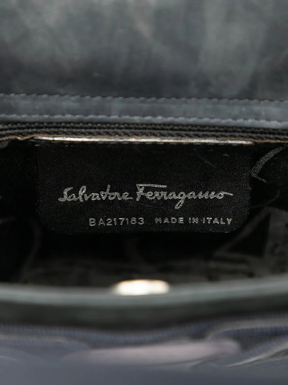 Pre-OwnedFerragamo Pre-Owned1990-2025 Suede Vara Bow bucket bag